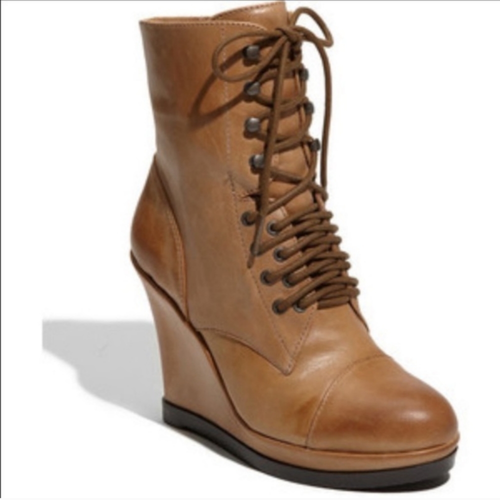 Vince Camuto Leather Boots size 5. 5